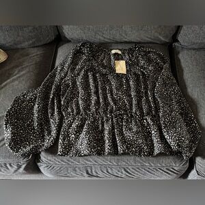 Universal Thread Black & White Patterned Top. XL NWT